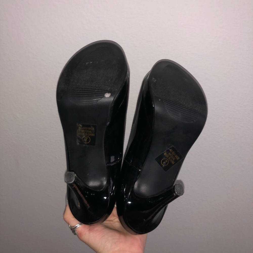 Heels - Picture 4 of 4
